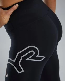 TYR Base Kinetic™ Women's High-Rise Full Length Logo Leggings - Solid 16 TYR Base Kinetic™ Women's High-Rise Full Length Logo Leggings - Solid -Tyr B39018 001 alt07
