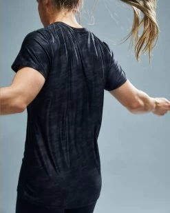 TYR Airtec™ Women's Short Sleeve Tee - Blackout Camo -Tyr FPTBC3A 001 alt10