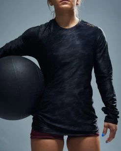 TYR Airtec™ Women's Long Sleeve Tee - Blackout Camo -Tyr FPTLBC3A 001 alt07