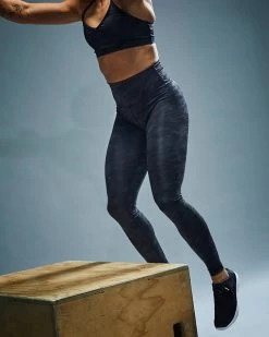 TYR Base Kinetic™ Women's High-Rise Full Length Leggings- Blackout Camo 20 TYR Base Kinetic™ Women's High-Rise Full Length Leggings- Blackout Camo -Tyr FTFMRB3A 001 alt09
