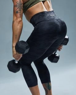 TYR Base Kinetic™ Women's High-Rise 3/4 Leggings - Blackout Camo -Tyr FTTMRB3A 001 alt10