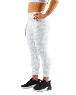 TYR Base Kinetic™ Women's High-Rise 3/4 Leggings - Whiteout Camo -Tyr FTTMRW3A 100 alt04