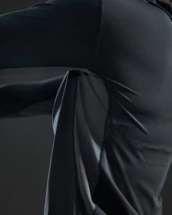 TYR SunDefense™ Women's Vented Long Sleeve Crew Shirt - Solid -Tyr TSFPLH7A 927 alt08