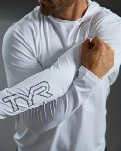 TYR SunDefense™ Men's Vented Hooded Shirt - Solid 23 TYR SunDefense™ Men's Vented Hooded Shirt - Solid -Tyr TSMPLH7A 100 alt10