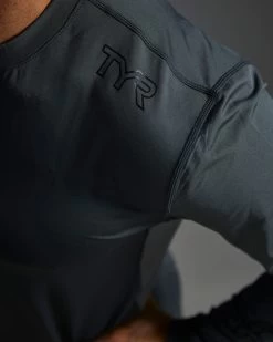 TYR SunDefense™ Men's Vented Long Sleeve Crew Shirt - Solid 21 TYR SunDefense™ Men's Vented Long Sleeve Crew Shirt - Solid -Tyr TSMPLS7A 927 alt09