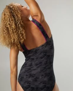 TYR Durafast Elite® Women's Square Neck Controlfit Swimsuit - Blackout Camo -Tyr TSQRBC7A 001 alt10