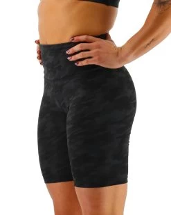 TYR Base Kinetic™ Women's High-Rise 8" Shorts - Blackout Camo -Tyr ftehsb3a 001 alt03 5