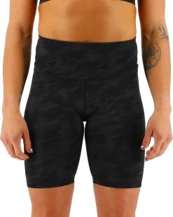 TYR Base Kinetic™ Women's High-Rise 8" Shorts - Blackout Camo