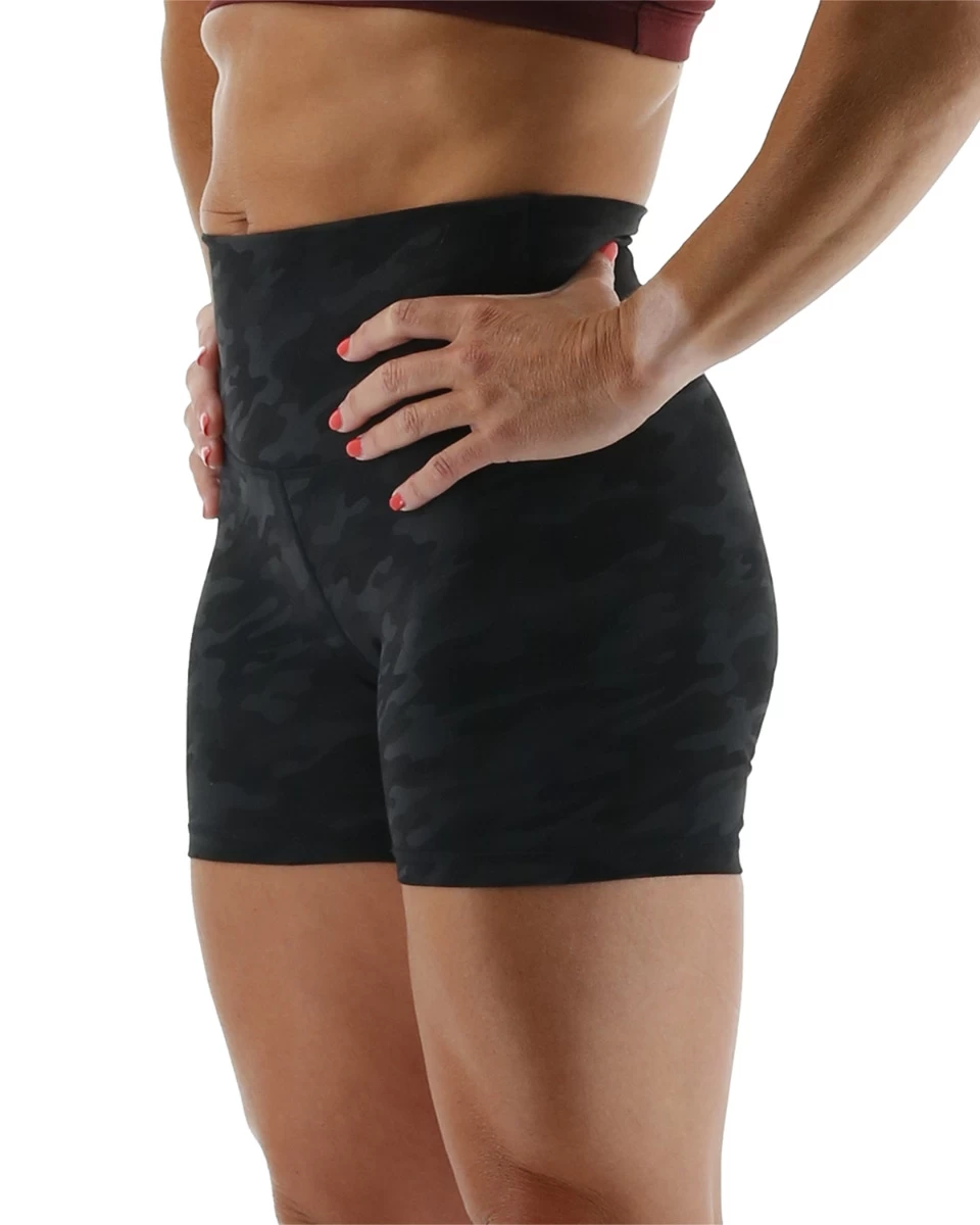 TYR Base Kinetic™ Women's High-Rise 4" Shorts - Blackout Camo 5 TYR Base Kinetic™ Women's High-Rise 4" Shorts - Blackout Camo - Image 3