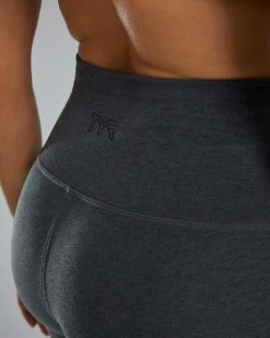 TYR Base Kinetic™ Women's High-Rise 3/4 Leggings - Solid 36 TYR Base Kinetic™ Women's High-Rise 3/4 Leggings - Solid -Tyr fttmrs3a 255 alt05