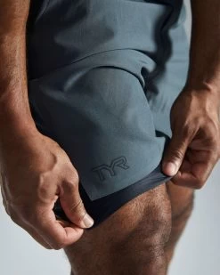 TYR Hydrosphere™ Men's Lined 7" Unbroken Shorts - Solid 29 TYR Hydrosphere™ Men's Lined 7" Unbroken Shorts - Solid -Tyr muslso3a 927 alt08