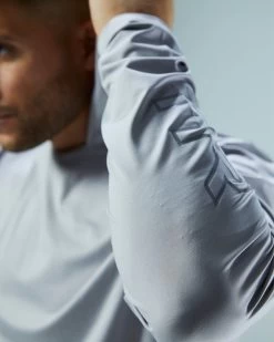 TYR Men's SunDefense Hooded Shirt 29 TYR Men's SunDefense Hooded Shirt -Tyr tsmlh7a 050 alt09